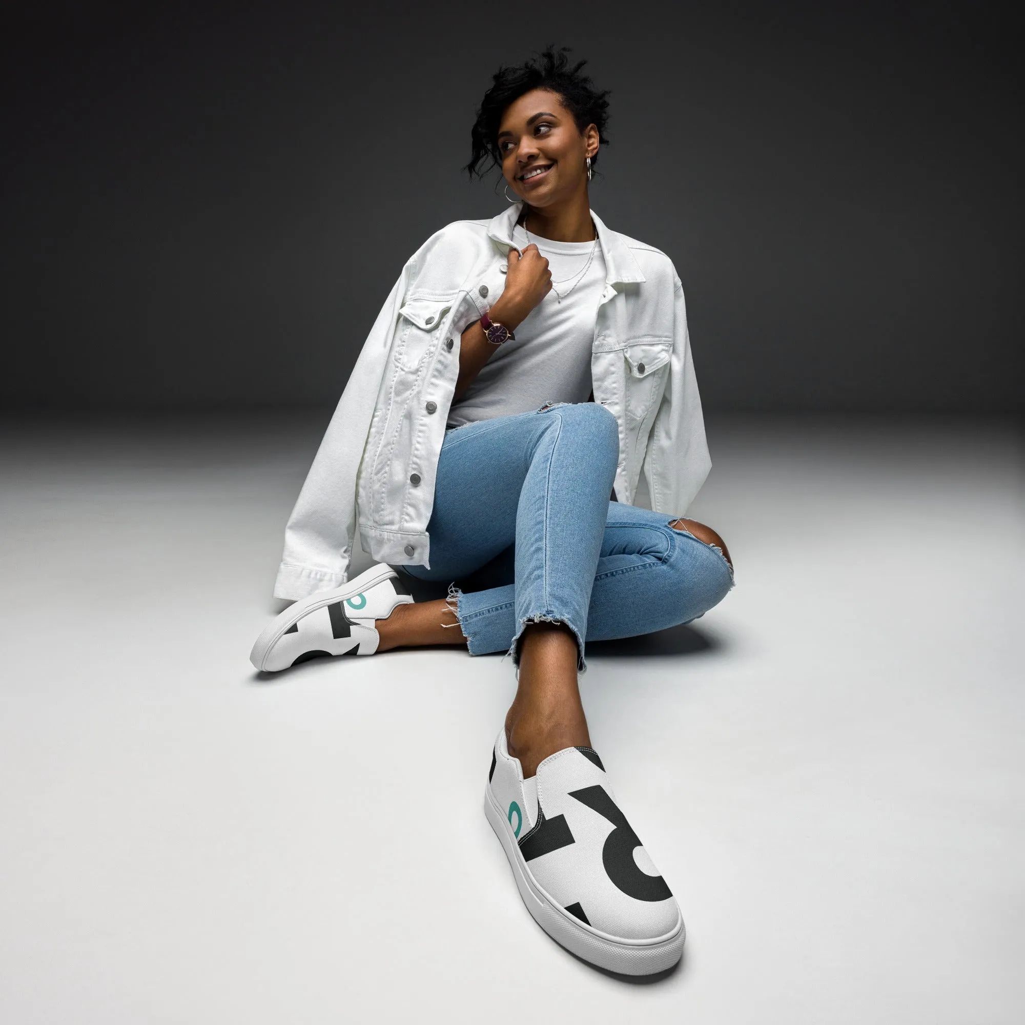 AFRICA IS THE FUTURE Women’s Slip-On Canvas Shoes (White)