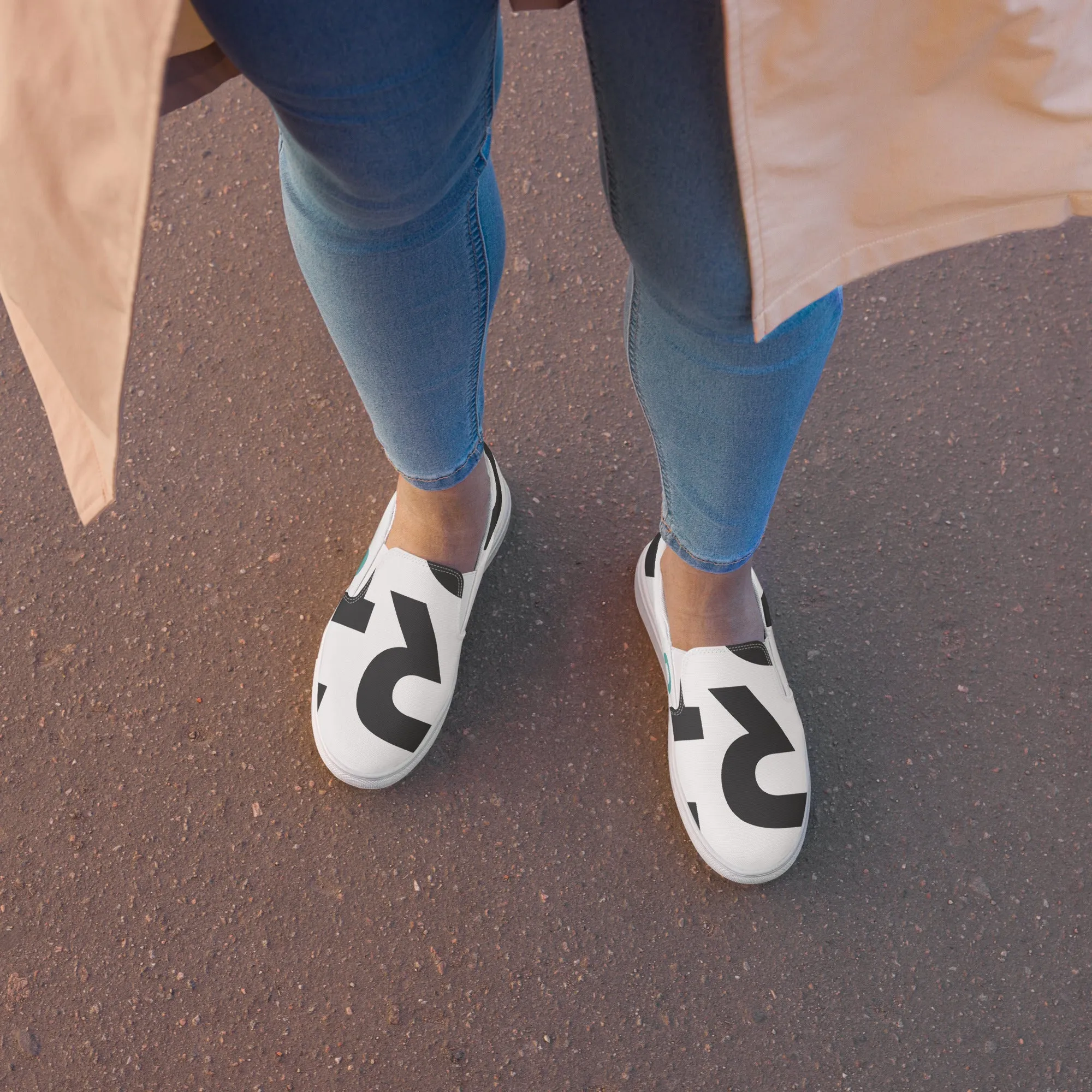 AFRICA IS THE FUTURE Women’s Slip-On Canvas Shoes (White)
