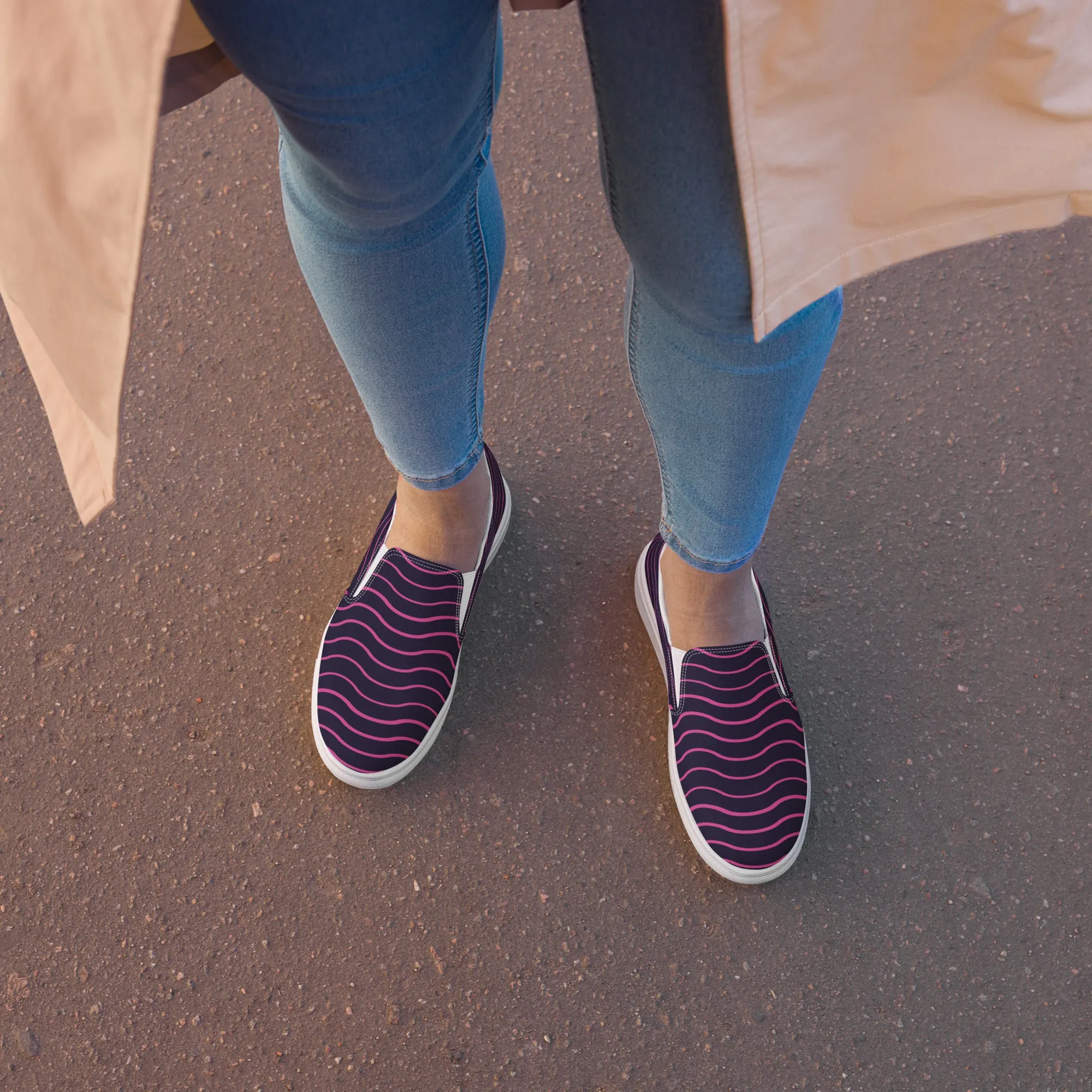 BE LIKE WATER Women’s Slip-On Canvas Shoes (Pink Lines)