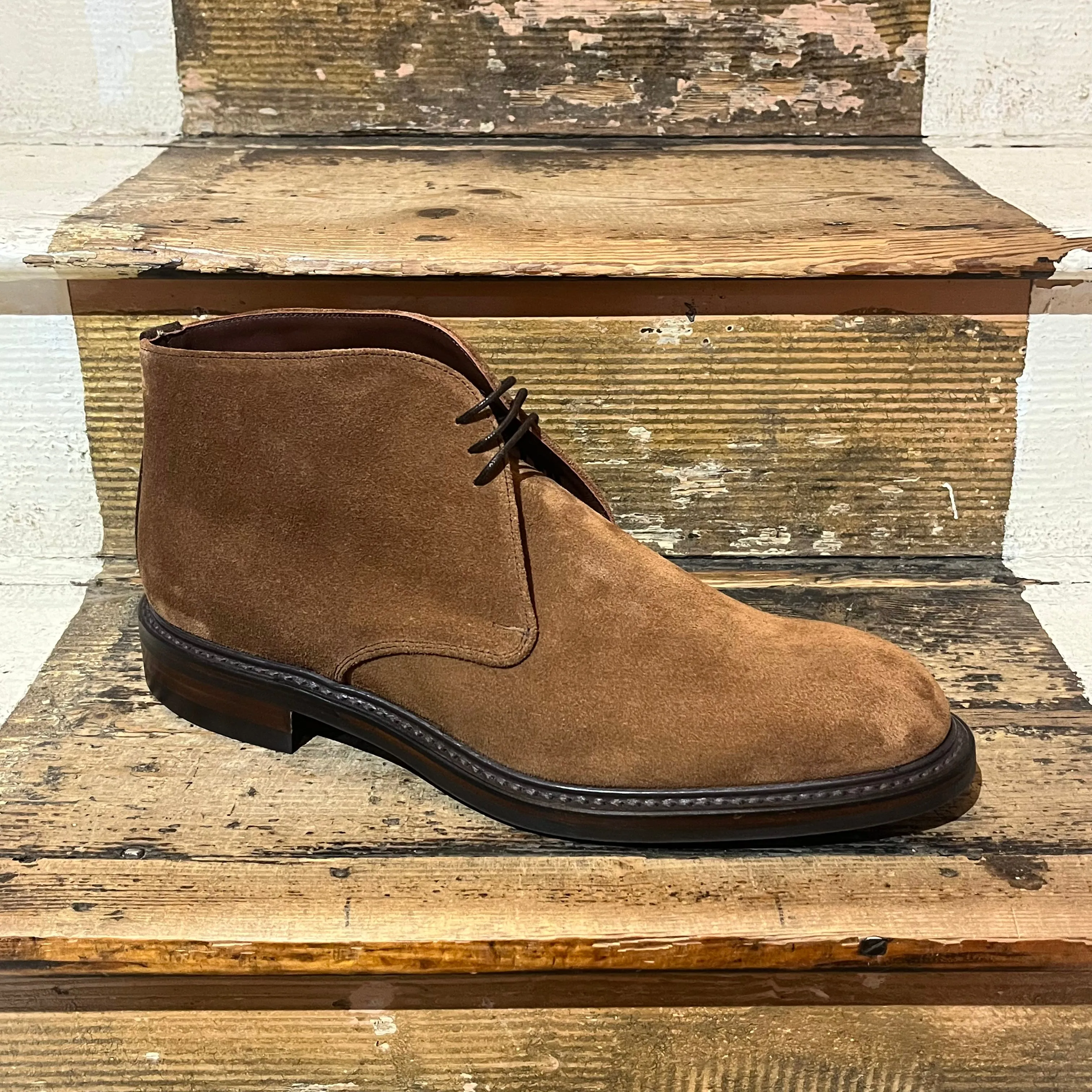 Regent - 'Badger' Chukka Boots - Brown Suede