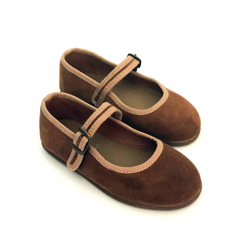 Suede Mary Janes, Salamanca