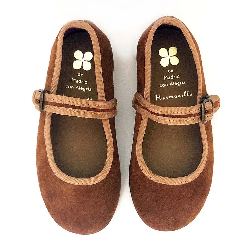 Suede Mary Janes, Salamanca
